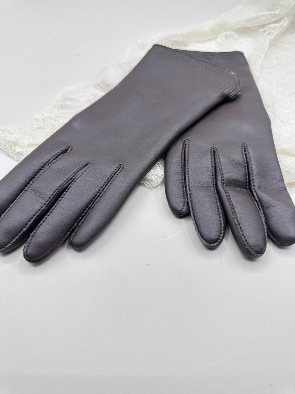 1960s vintage brown leather gloves with 100% cream lined fur